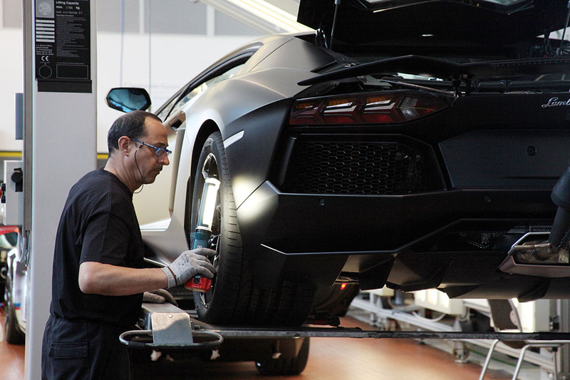 Illustration for article titled How Lamborghini builds its most technologically-advanced car ever